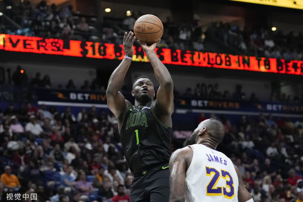 小球迷拿亚 小球迷拿亚